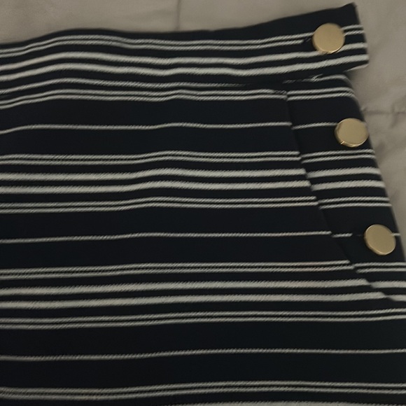 Loft Skirt - Picture 2 of 3